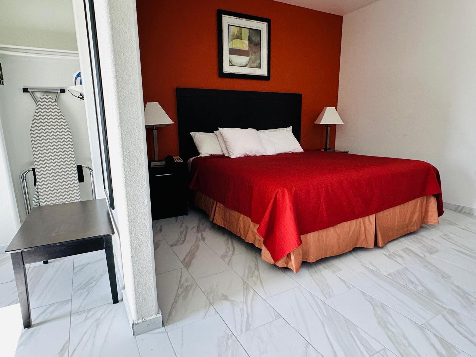 Lux Inn And Suites Three Rivers Экстерьер фото
