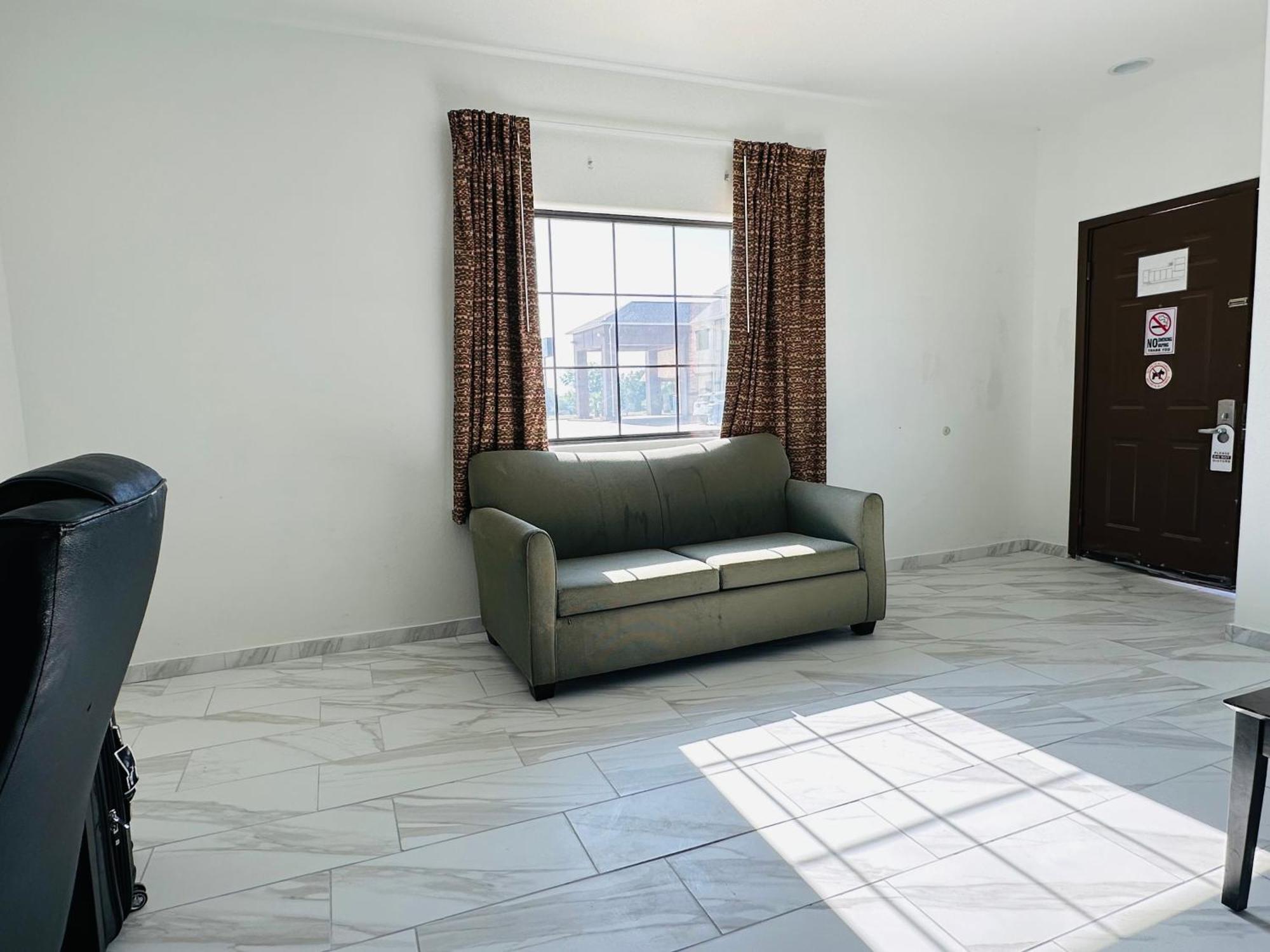Lux Inn And Suites Three Rivers Экстерьер фото