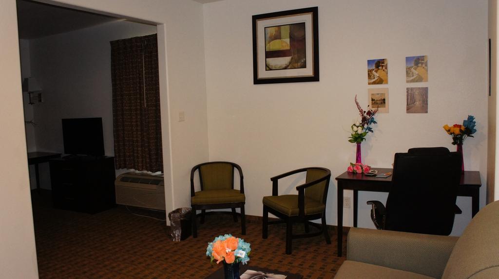 Lux Inn And Suites Three Rivers Экстерьер фото