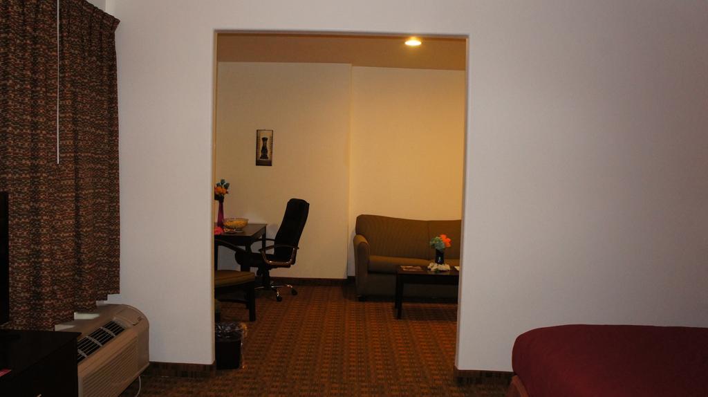 Lux Inn And Suites Three Rivers Экстерьер фото