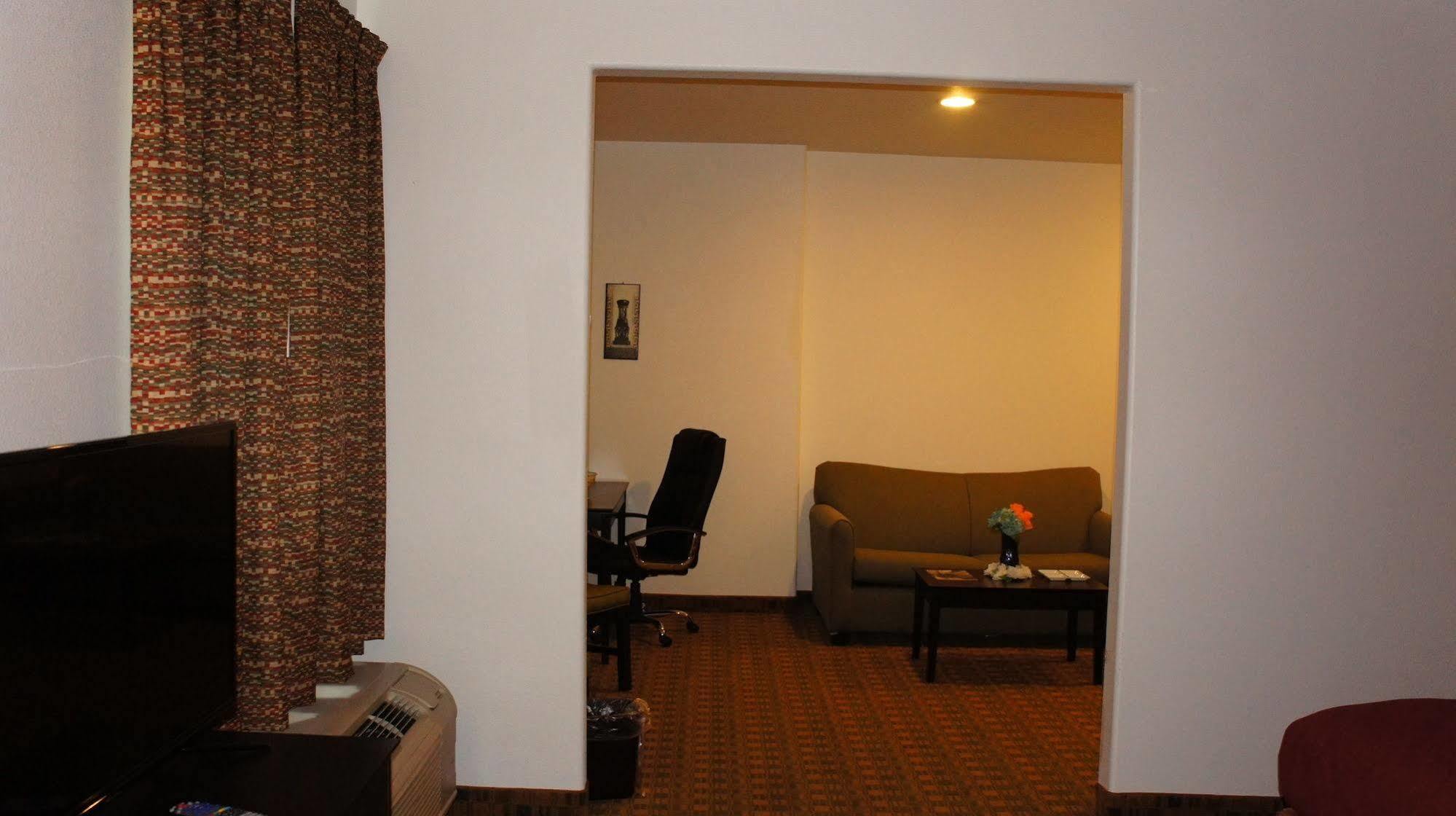Lux Inn And Suites Three Rivers Экстерьер фото