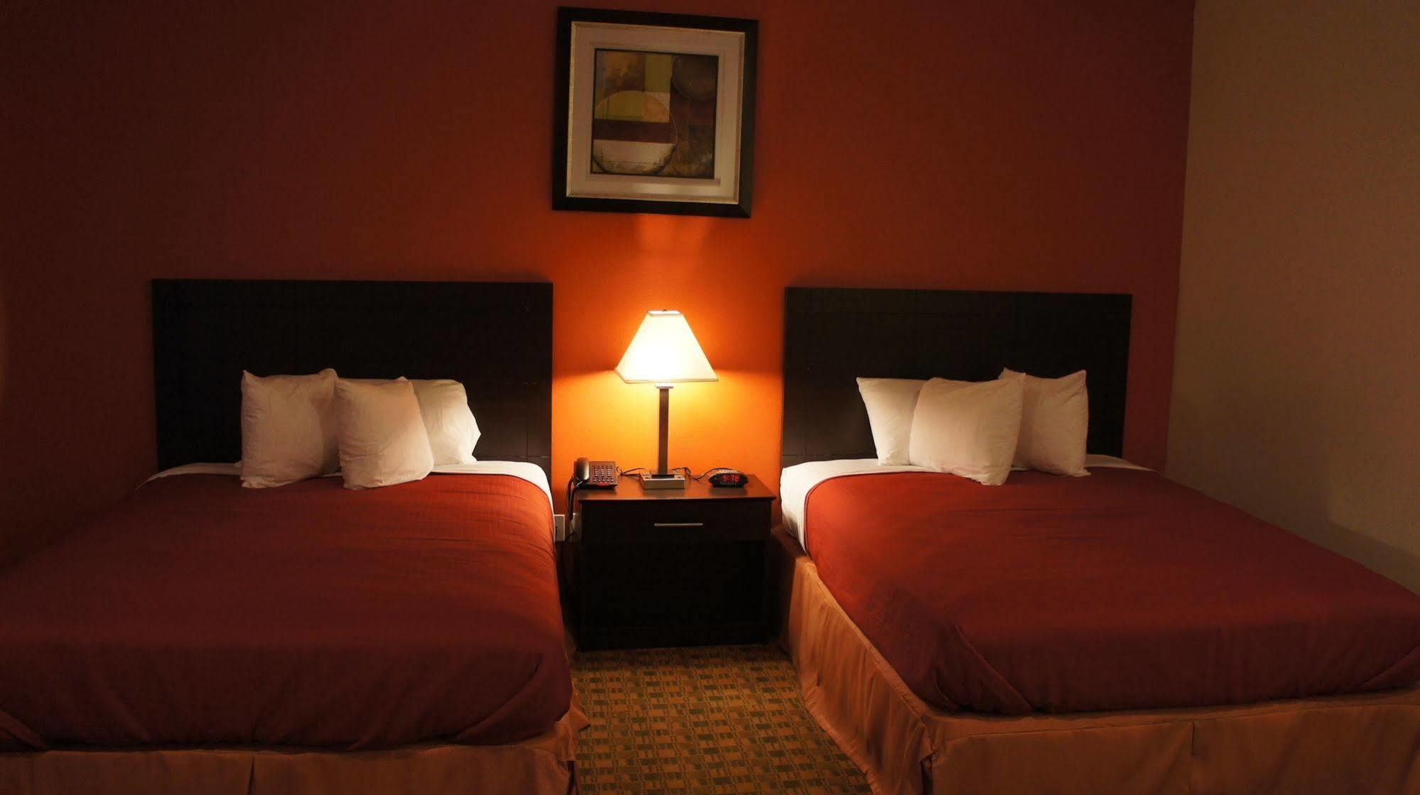 Lux Inn And Suites Three Rivers Экстерьер фото