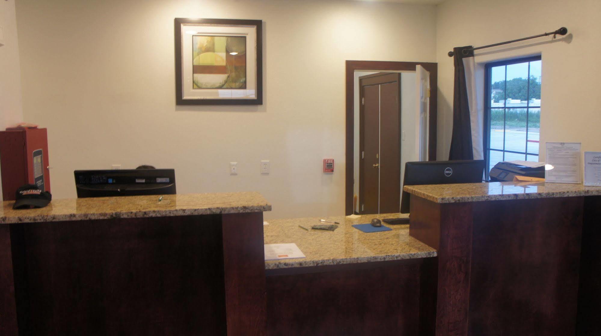 Lux Inn And Suites Three Rivers Экстерьер фото